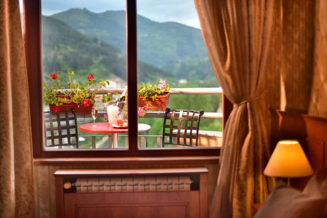 Mountain Boutique Family Hotel Devin Esterno foto